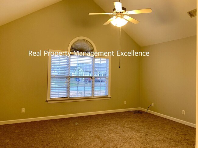 Building Photo - Spacious Corner Lot Ranch in Princeton, Fe...