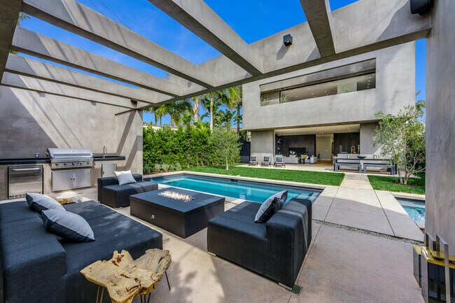 Building Photo - 607 N Alta Vista Blvd