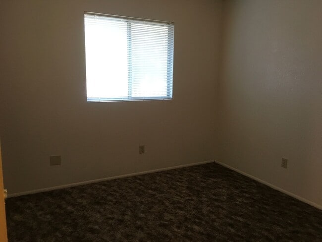 Building Photo - Charming 3-Bedroom Home with Fenced Yards