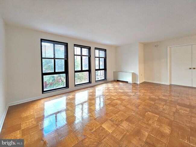 Building Photo - 1280 21st St NW