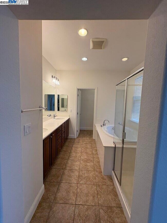 Building Photo - 192 S Tranquilidad St