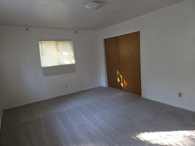 Building Photo - 1069 Sierra Blvd