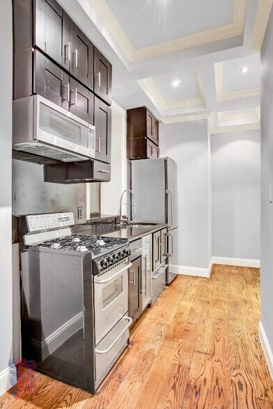 Building Photo - 3 W 103rd St