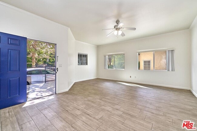 Building Photo - 705 S Gramercy Pl