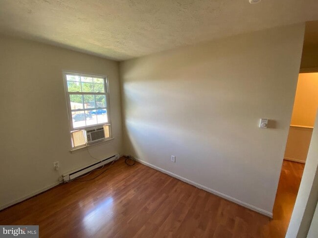 Building Photo - 624 Highview Ct