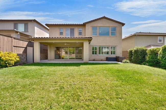 Building Photo - Luxury 5 Bedroom Home in Serrano – Spaciou...