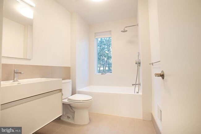 Building Photo - 92 Overbrook Dr