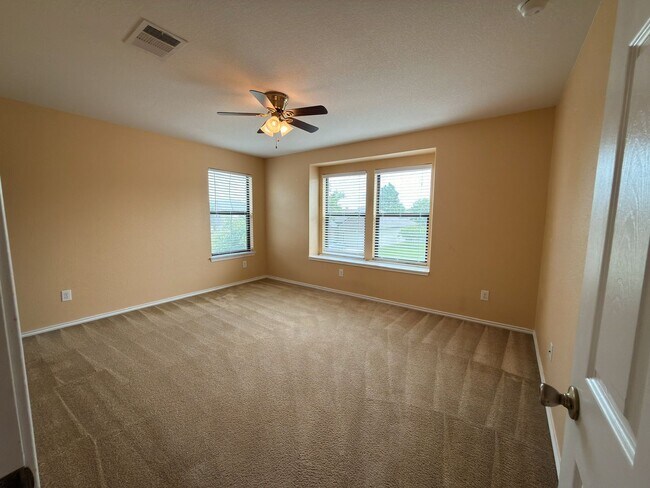 Building Photo - University Park - 5 bedrooms, 3-1/2 Baths