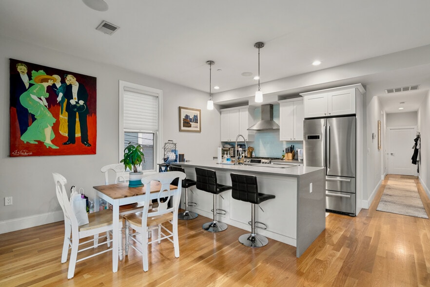 Building Photo - 275 Old Colony Ave