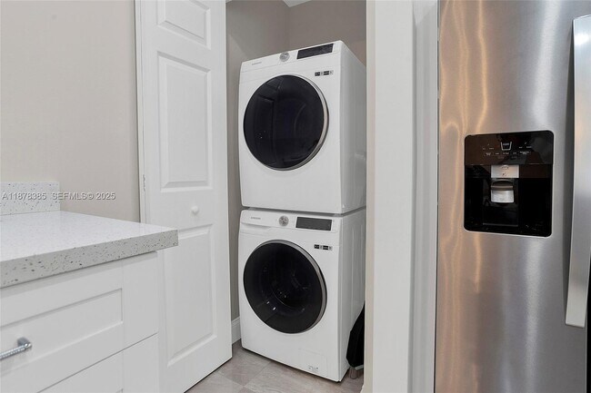 Building Photo - 7527 S Oriole Blvd