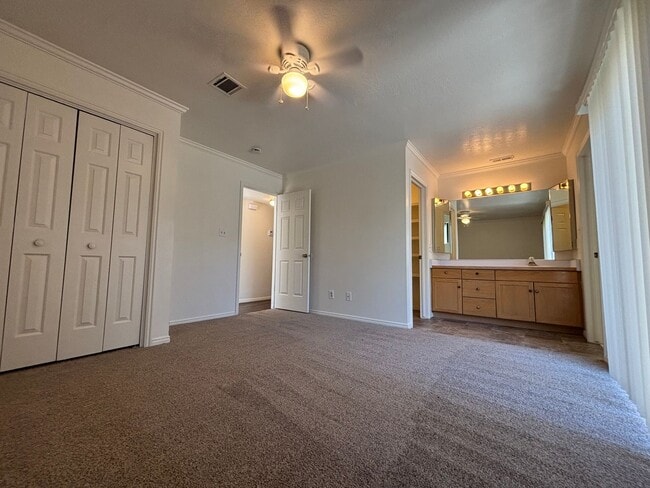 Building Photo - SPACIOUS 3 BEDROOM TOWNHOME FOR RENT IN DO...