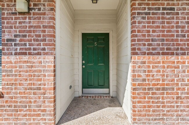 Building Photo - 3 Bedroom 3 Bath gated community in Baylor Bubble