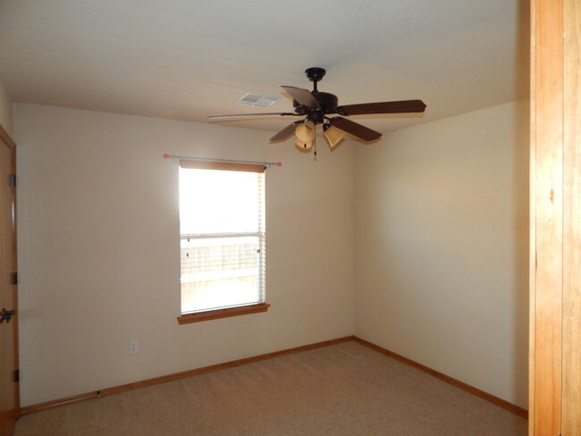 Building Photo - Great Home in Edmond School District + Ref...