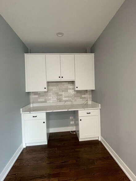 Building Photo - 3141 N Ridgeway Ave