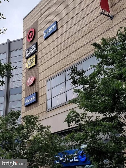 Building Photo - 1457 Park Rd NW