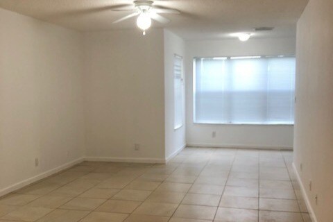 living room - 3380 Pinewalk Dr N