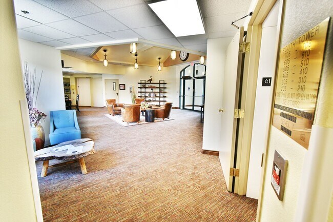 Building Photo - 980 Lakepoint Dr
