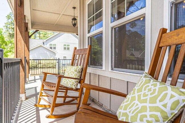 Building Photo - 156 Lakeview Dr