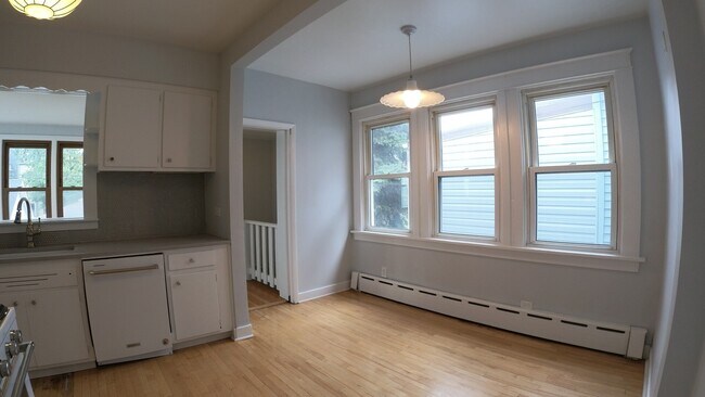 Building Photo - 4219 N Albany Ave