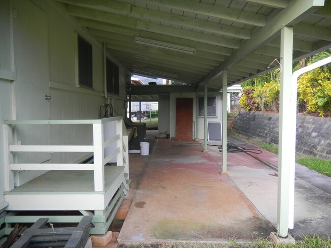 Building Photo - Kaneohe Single Family home with bonus room