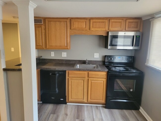 Building Photo - Grandview unit B