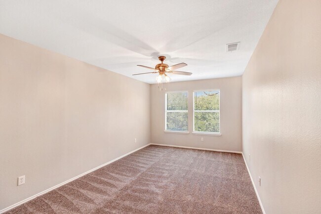 Building Photo - 4729 Woodhaven Ln