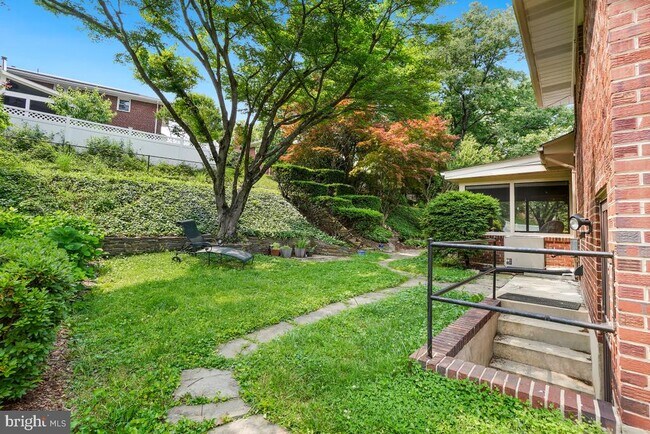 Building Photo - 8504 Sundale Dr
