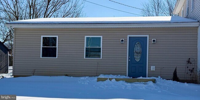 Building Photo - 18 C Ln