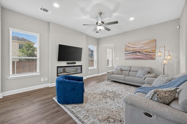 Building Photo - 12991 Vinson Dr