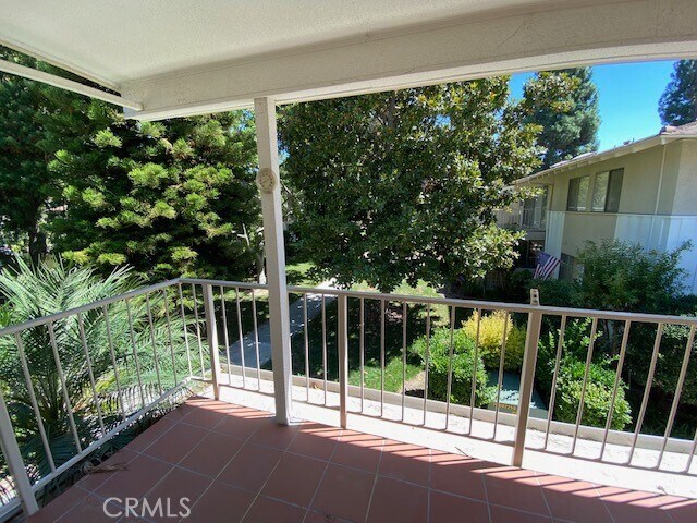 Building Photo - 547 Via Estrada