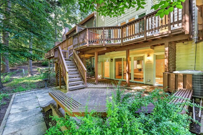 Building Photo - Elegant & Spacious Contemporary Townhome in Serene Potomac Enclave