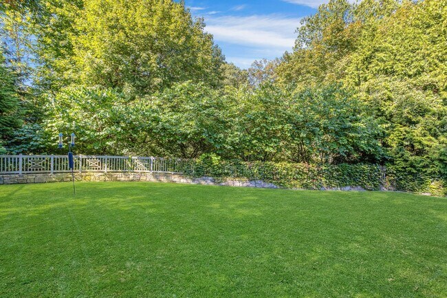 Building Photo - 93 Mansfield Ave