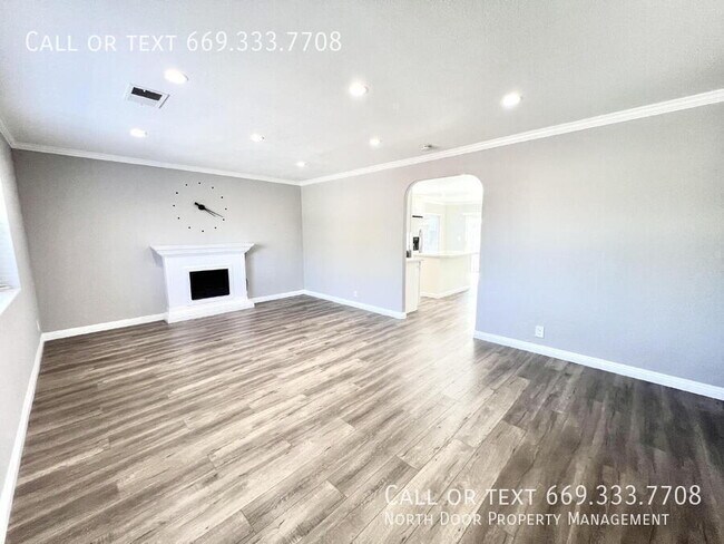 Building Photo - 3197 Bourgeois Way