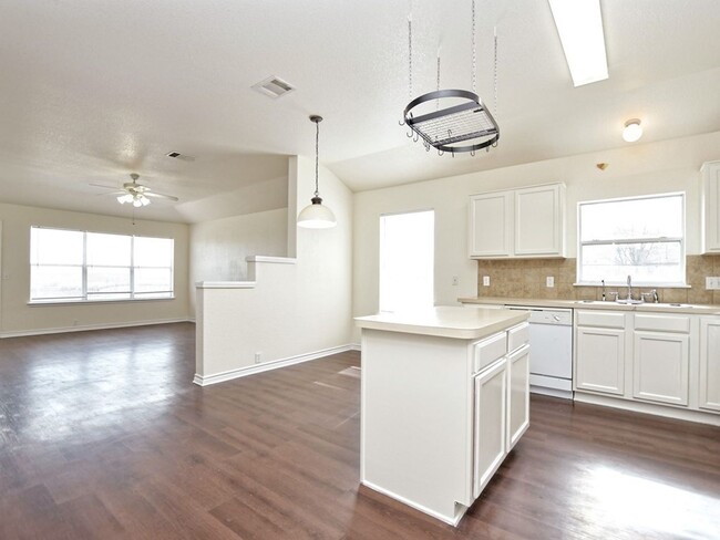 Building Photo - Beautiful 4 Bedroom / 2 Bath Home in Eagle...