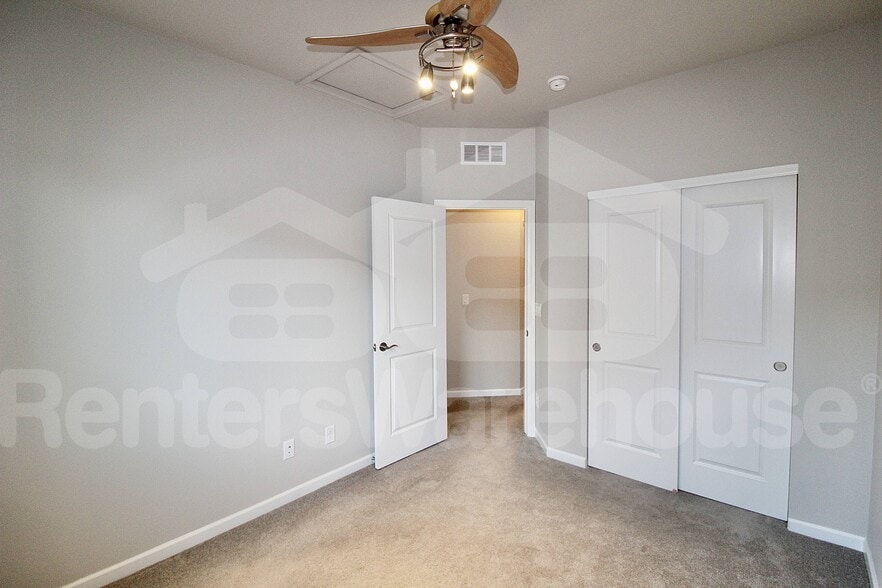 Building Photo - 8966 E Caley Way