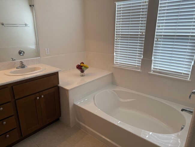 Building Photo - MODERN NEWER 3 BEDROOM 2 STORY FAIRFIELD *...