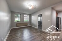 Building Photo - 4031 N Kenmore Ave