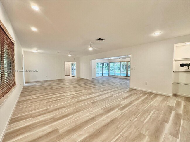 Building Photo - 12501 Moss Ranch Rd