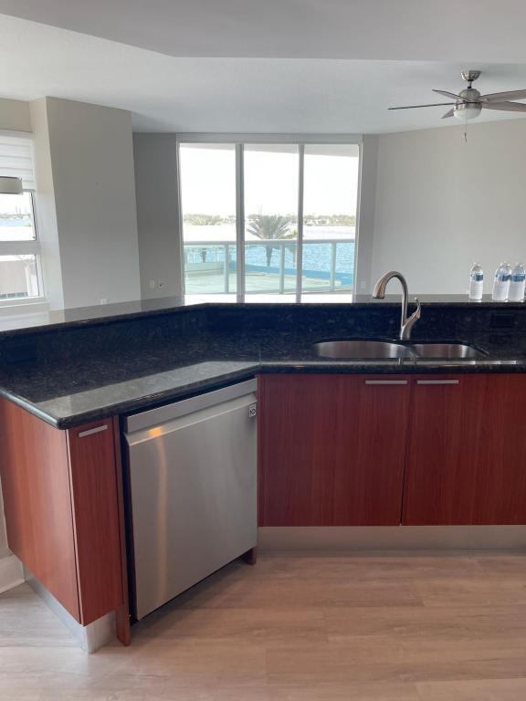 Building Photo - 241 Riverside Dr