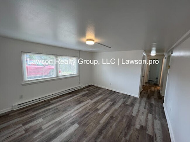 Building Photo - Suburban 743-745
