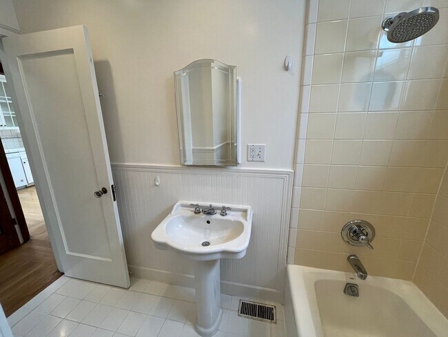 Building Photo - 1207 26th Ave