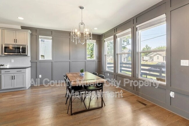 Building Photo - 1507B 14th Ave N