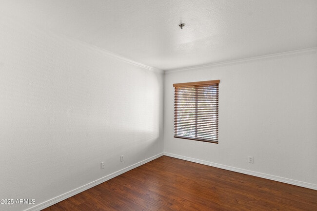 Building Photo - 2025 E Campbell Ave