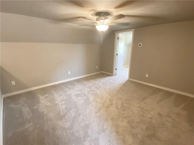 Building Photo - 1301 Low Branch Ln