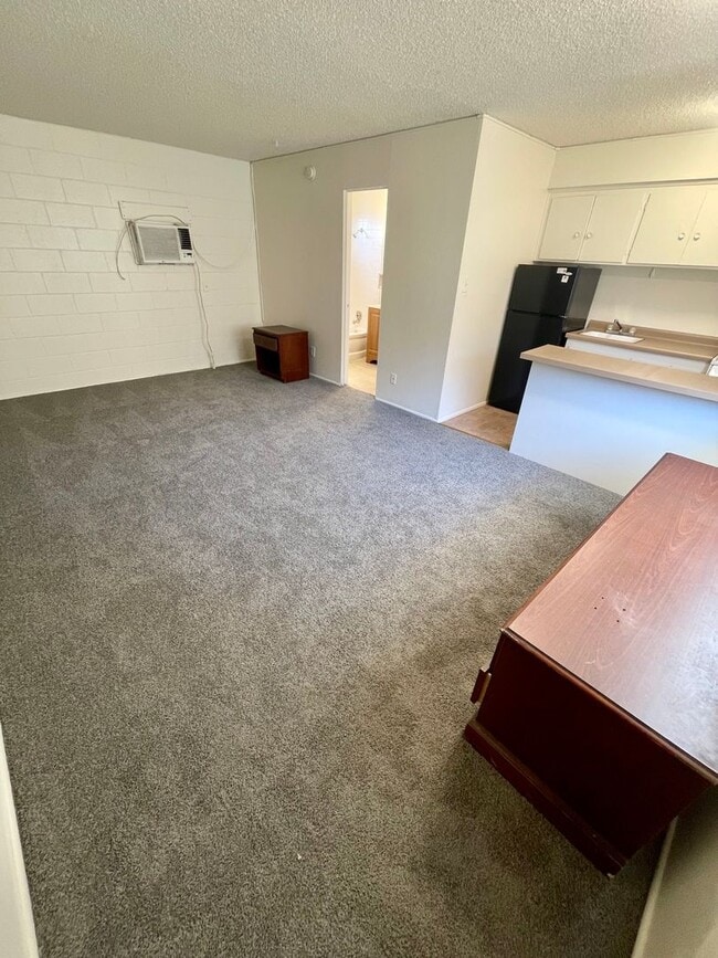 Building Photo - Studio Apartment on Las Vegas Strip - Close to all of the Excitement & More!!