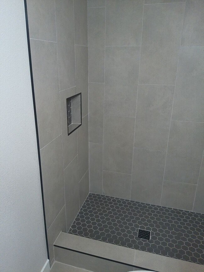 Building Photo - Long Term Duplex rental