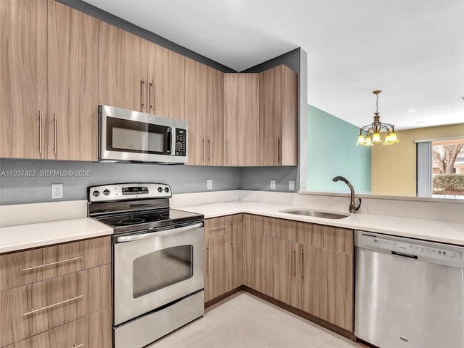 Building Photo - 3878 Tree Top Dr