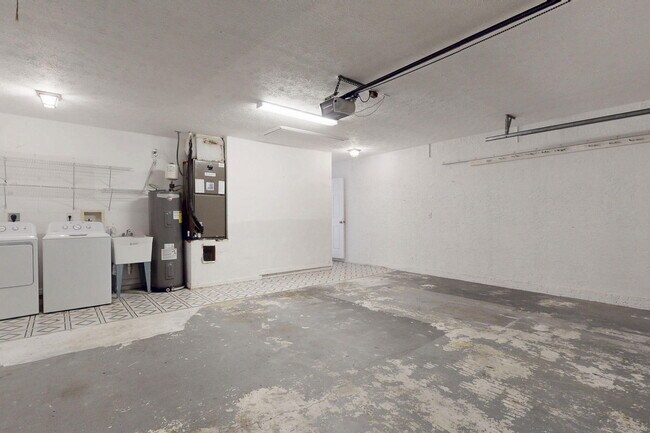 Building Photo - 967 SE Browning Ave