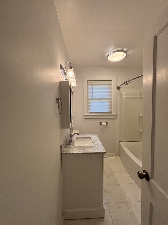 Building Photo - 919 Seminole Ave