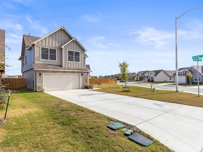 Building Photo - 374 Wayne Way